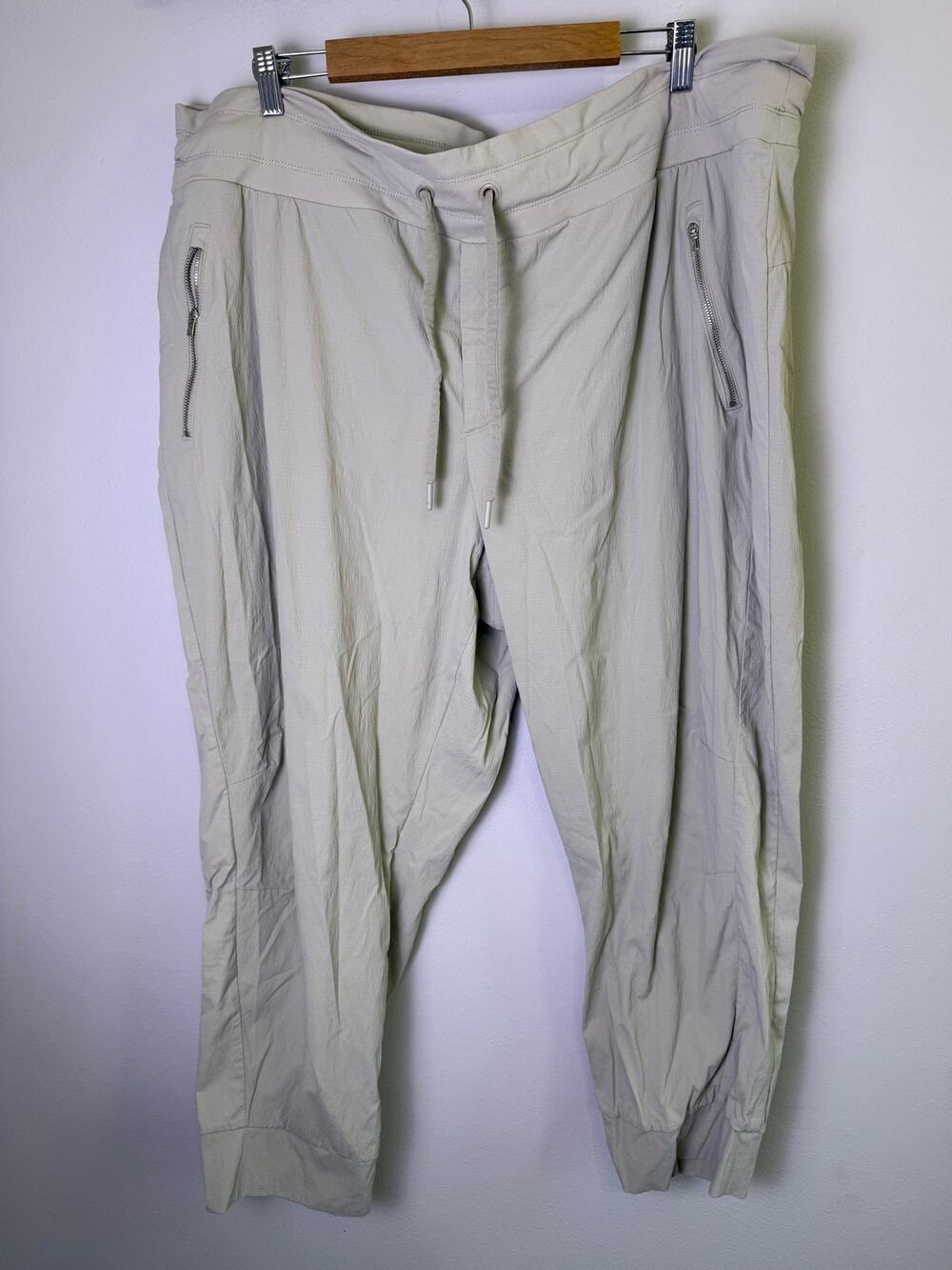 Athleta Trekkie North Jogger Pants Beige Hiking Travel Lightweight Size 24